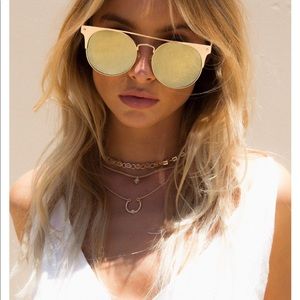 Quay In The Crowd gold sunglasses
